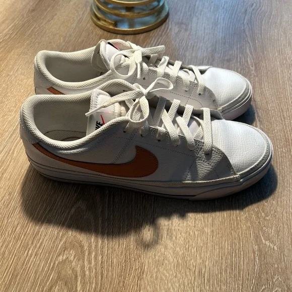 Nike Tennis Shoes Size 9.5 - Picture 2 of 6